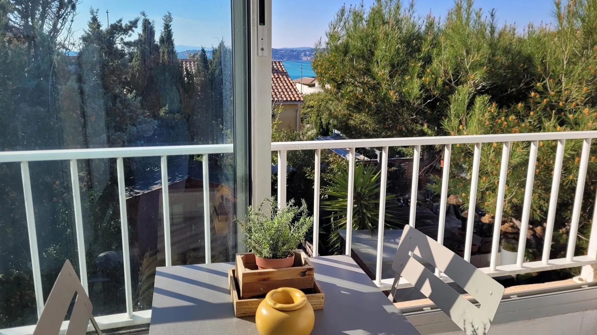 Apartment Six Fours Les Plages, Les Pieds Dans L'Eau Six-Fours-les-Plages France